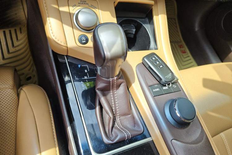 Used Lexus ES 2015 200 Elite Edition Gear Lever