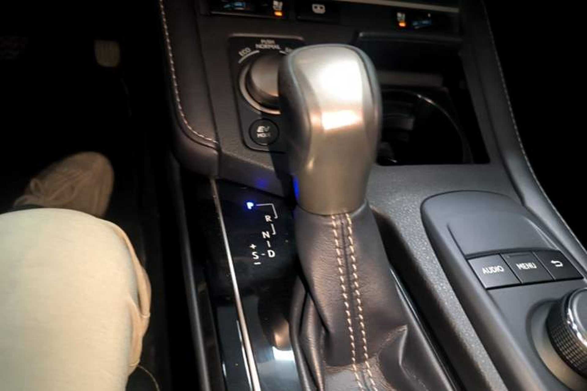 Used Lexus ES 2015 300h Luxury Edition Gear Lever