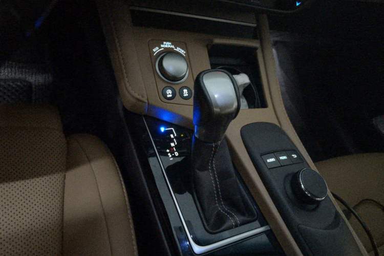 Used Lexus ES 2015 200 Elite Edition Gear Lever