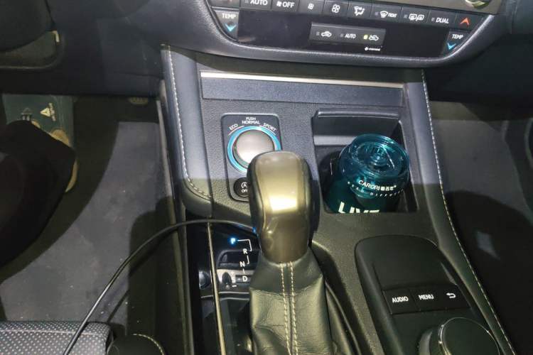 Used Lexus ES 2015 200 Comfort Edition Gear Lever