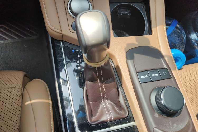 Used Lexus ES 2015 200 Elite Edition Gear Lever