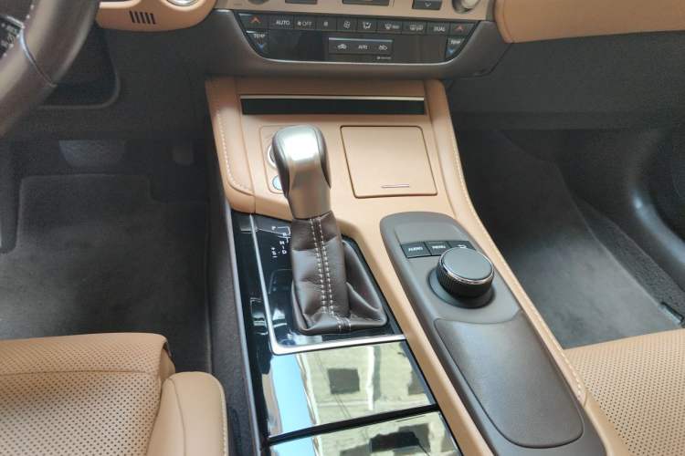 Used Lexus ES 2015 200 Elite Edition Gear Lever