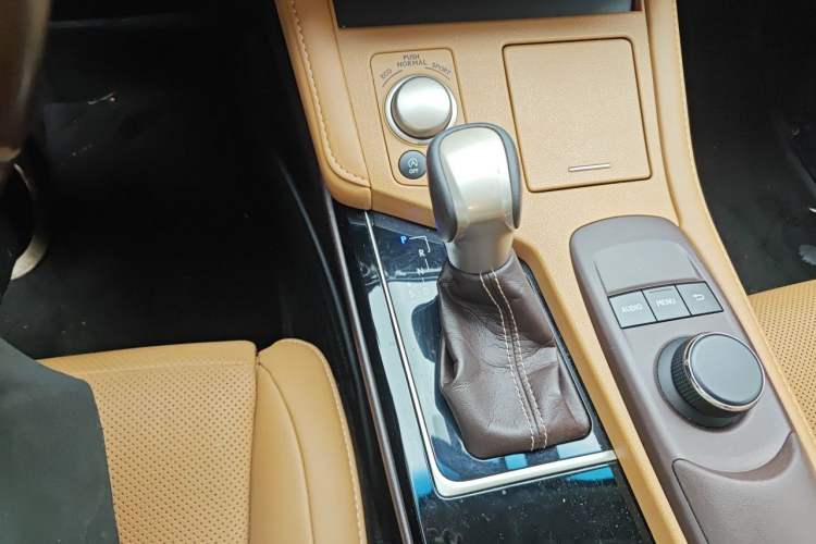 Used Lexus ES 2015 200 Elite Edition Gear Lever