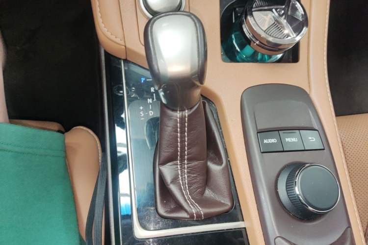 Used Lexus ES 2015 200 Elite Edition Gear Lever