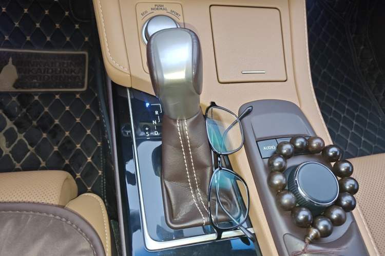 Used Lexus ES 2015 200 Elite Edition Gear Lever