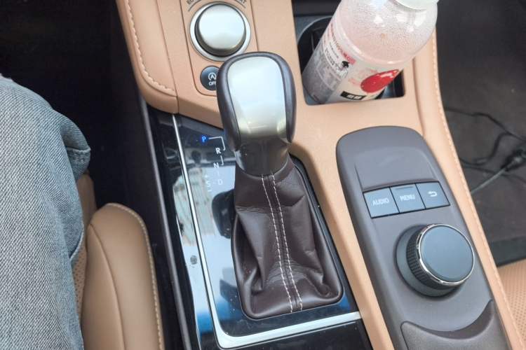 Used Lexus ES 2015 200 Elite Edition Gear Lever