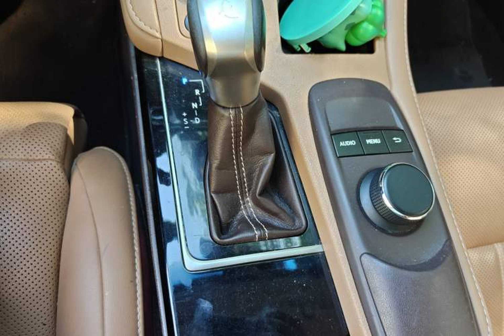 Used Lexus ES 2015 200 Comfort Edition Gear Lever