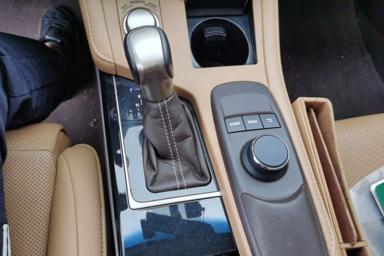 Used Lexus ES 2015 200 Elite Edition Gear Lever