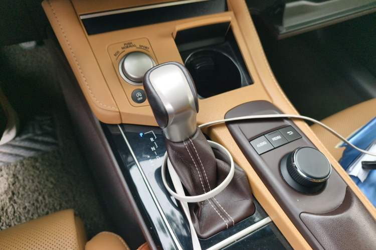 Used Lexus ES 2015 200 Elite Edition Gear Lever
