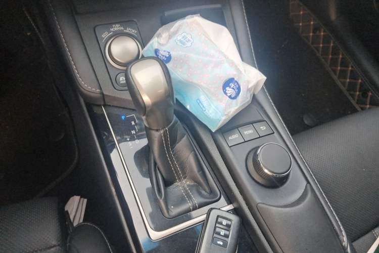 Used Lexus ES 2015 300h Comfort Edition Gear Lever