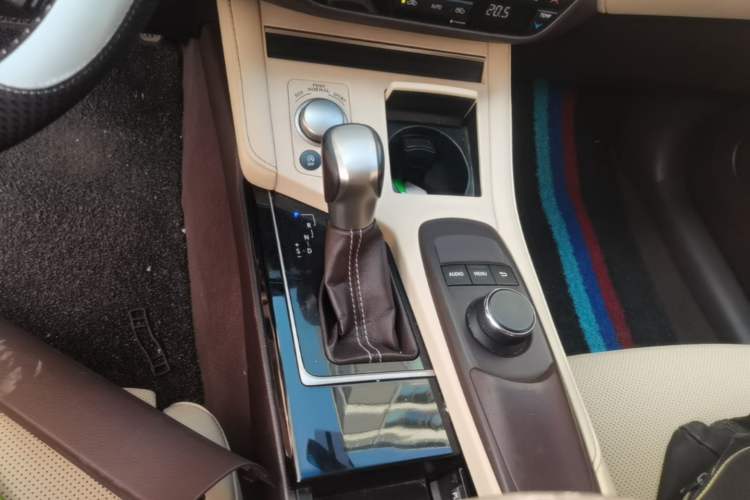 Used Lexus ES 2015 200 Elite Edition Gear Lever