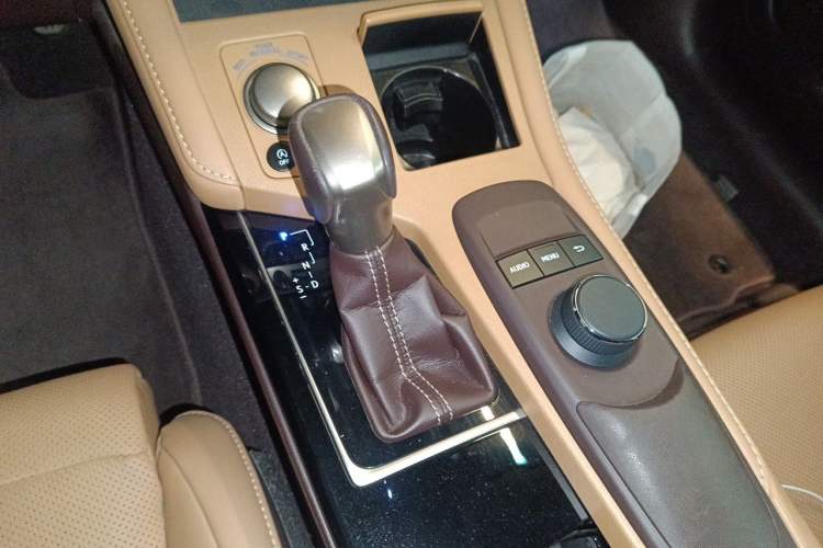 Used Lexus ES 2015 200 Comfort Edition Gear Lever