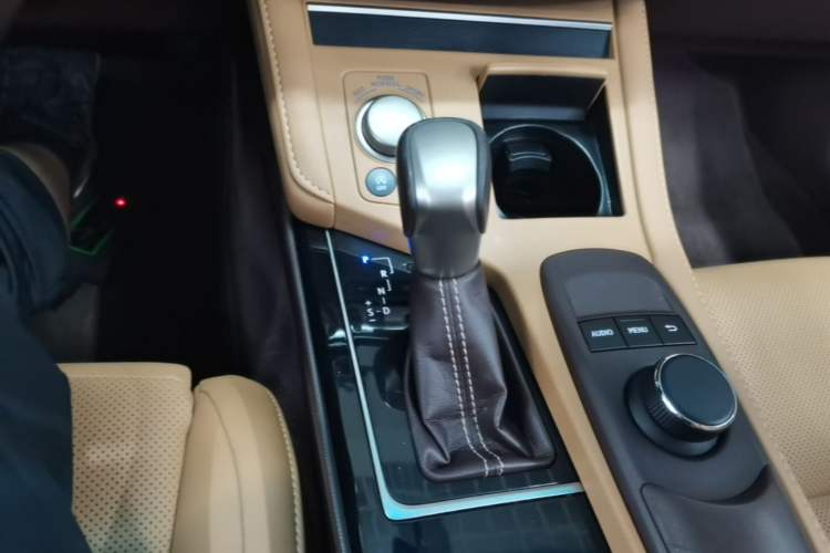 Used Lexus ES 2015 200 Elite Edition Gear Lever