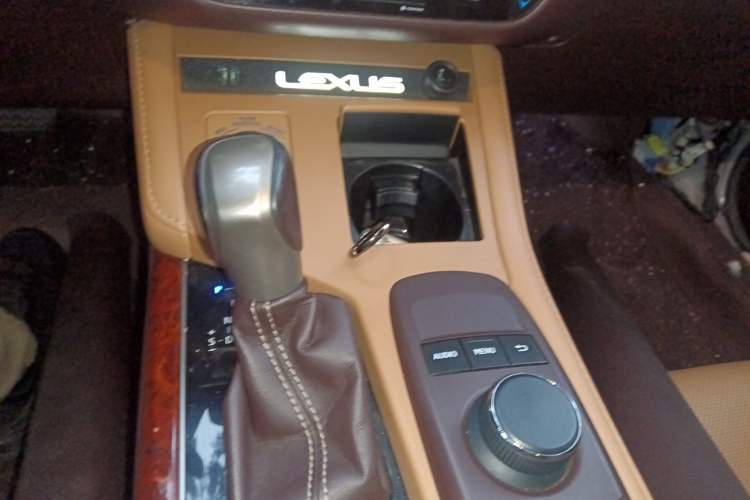Used Lexus ES 2015 200 Elite Edition Gear Lever