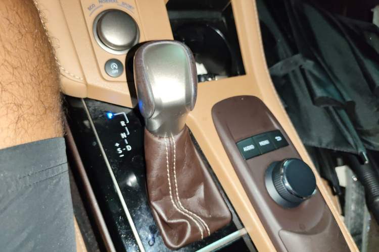 Used Lexus ES 2015 200 Comfort Edition Gear Lever