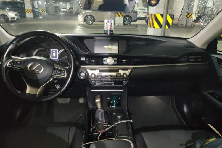 Used Lexus ES 2015 200 Comfort Edition Headliner
