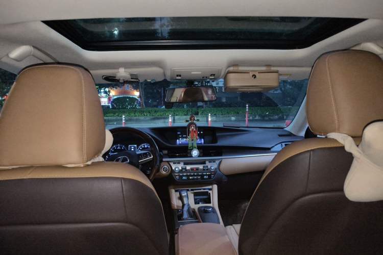 Used Lexus ES 2015 250 Elegant Edition Headliner
