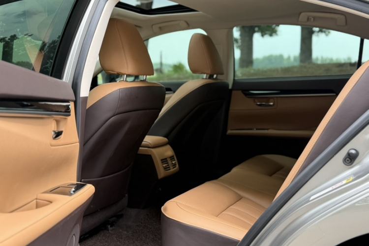 Used Lexus ES 2015 300h Comfort Edition Interior 1