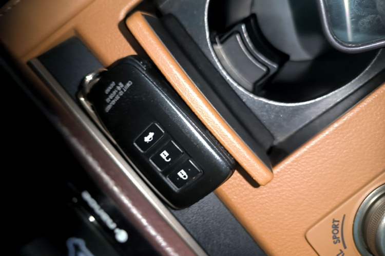 Used Lexus ES 2015 300h Comfort Edition Interior 1