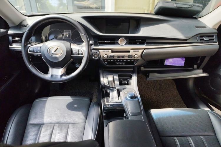 Used Lexus ES 2015 200 Elite Edition Interior 2