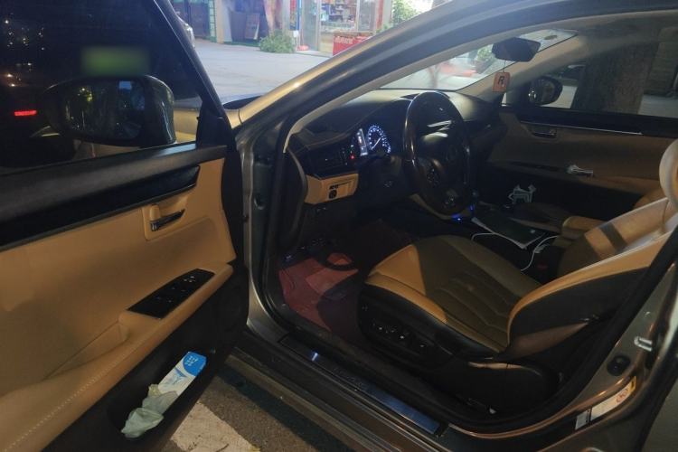 Used Lexus ES 2015 300h Comfort Edition Interior 3