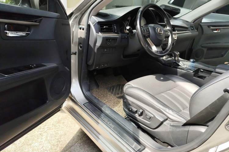 Used Lexus ES 2015 200 Elite Edition Interior 3