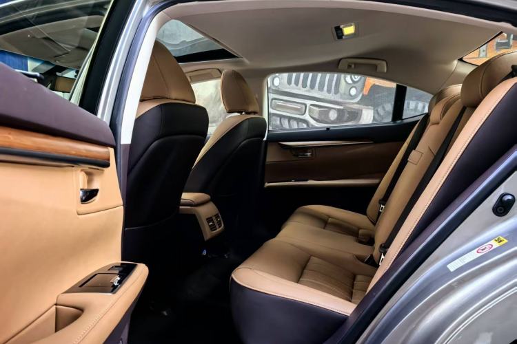 Used Lexus ES 2015 250 Elegant Edition Interior 3