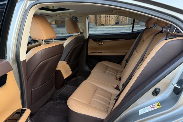Used Lexus ES 2015 200 Elite Edition Interior 3