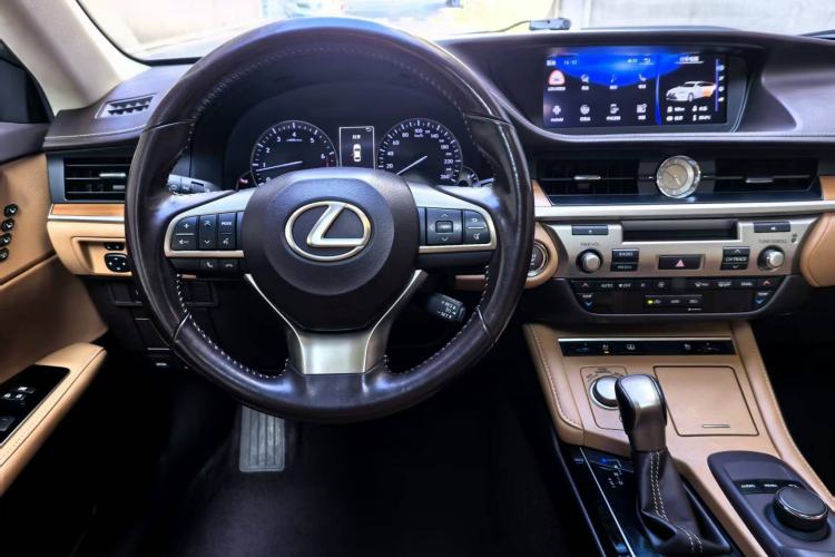 Used Lexus ES 2015 250 Elegant Edition Interior 4