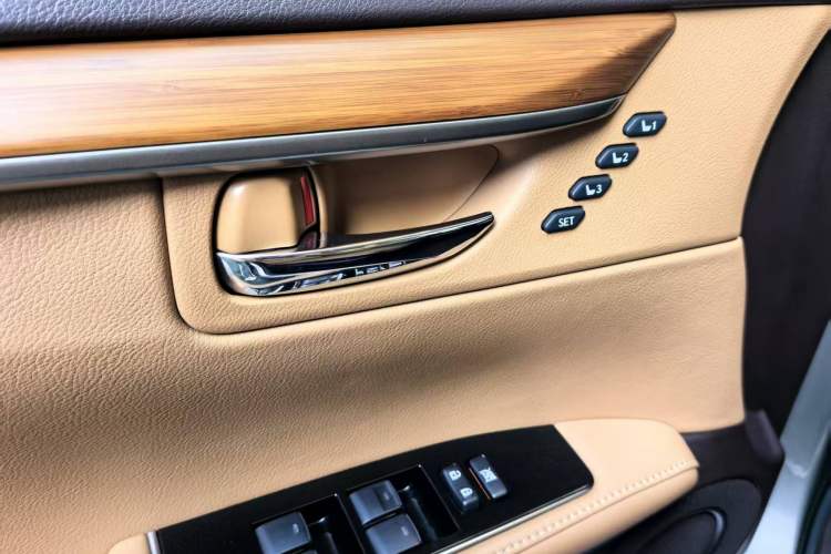 Used Lexus ES 2015 250 Elegant Edition Interior 5