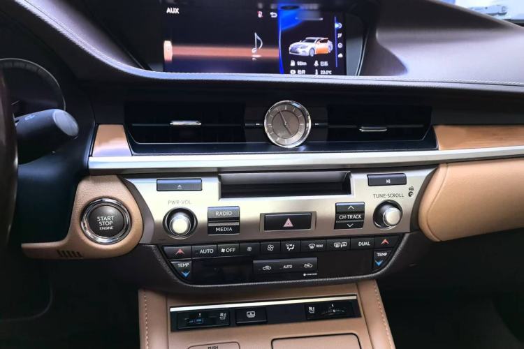 Used Lexus ES 2015 250 Elegant Edition Interior 8