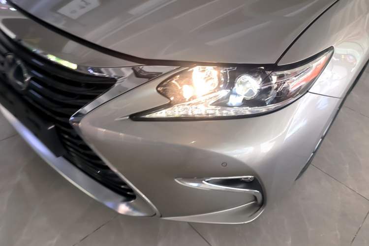 Used Lexus ES 2015 300h Comfort Edition Left Front Headlight
