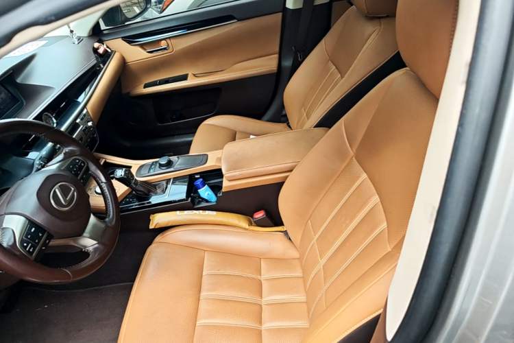 Used Lexus ES 2015 300h Comfort Edition Left Front Seat