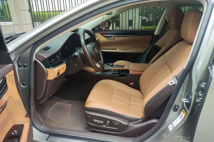 Used Lexus ES 2015 300h Comfort Edition Left Front Seat