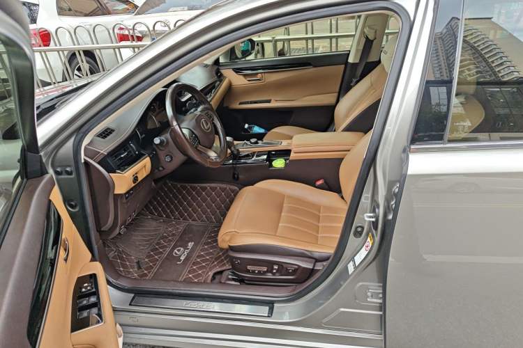 Used Lexus ES 2015 300h Comfort Edition Left Front Seat