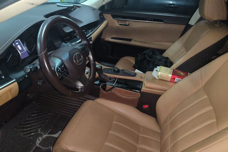 Used Lexus ES 2015 300h Comfort Edition Left Front Seat