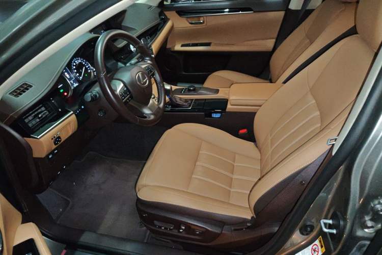 Used Lexus ES 2015 300h Comfort Edition Left Front Seat