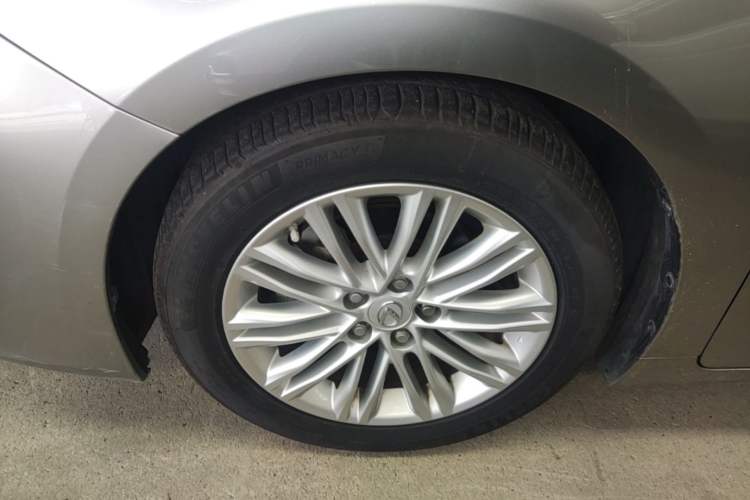 Used Lexus ES 2015 200 Elite Edition Left Front Wheel Hub