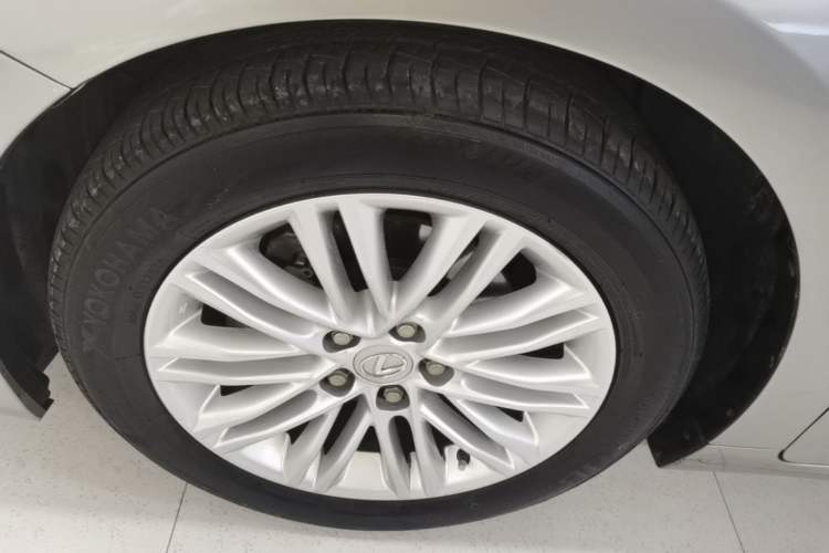 Used Lexus ES 2015 200 Elite Edition Left Front Wheel Hub
