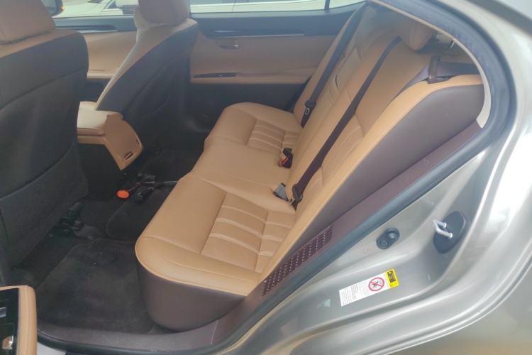 Used Lexus ES 2015 300h Comfort Edition Left Rear Seat