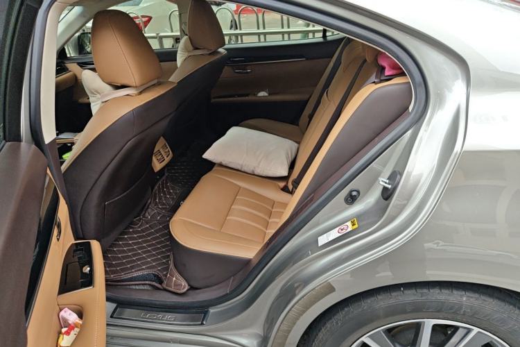 Used Lexus ES 2015 300h Comfort Edition Left Rear Seat