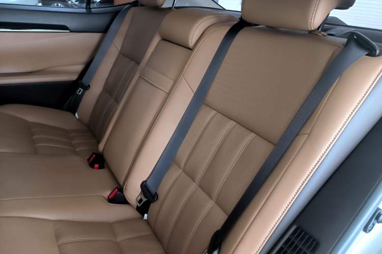 Used Lexus ES 2015 300h Comfort Edition Left Rear Seat