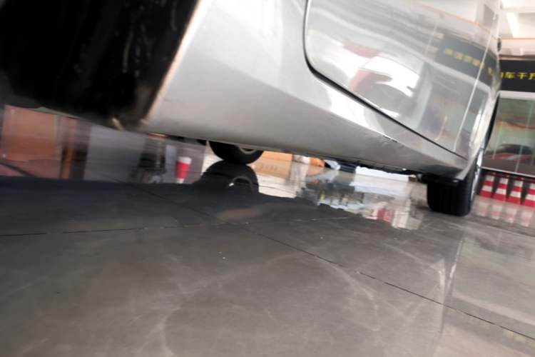 Used Lexus ES 2015 300h Comfort Edition Left Side Sill