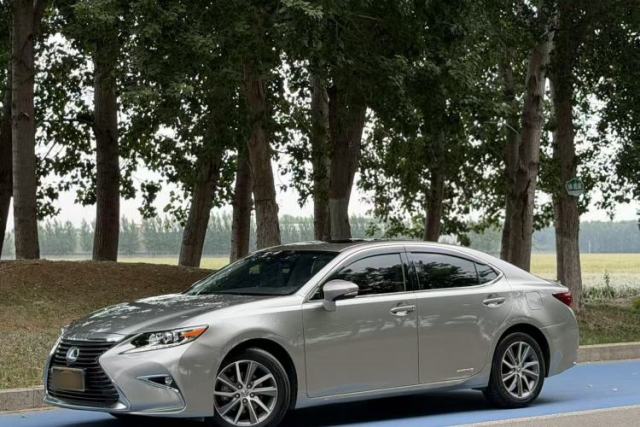 Used Lexus ES 2015 300h Comfort Edition