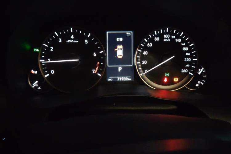 Used Lexus ES 2015 200 Elite Edition Odometer Close Up