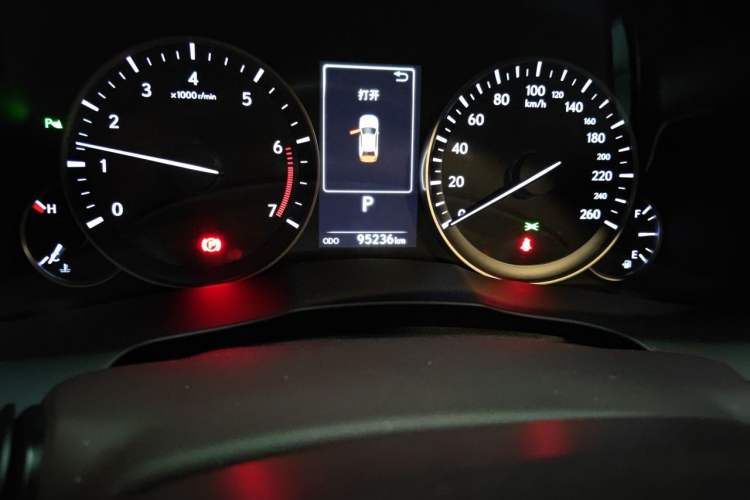 Used Lexus ES 2015 250 Elegant Edition Odometer Close Up