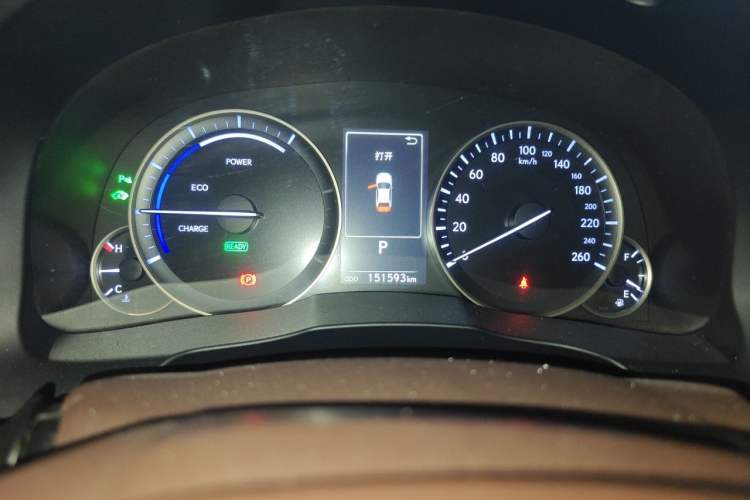 Used Lexus ES 2015 300h Comfort Edition Odometer Close Up