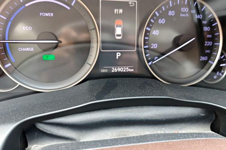 Used Lexus ES 2015 300h Comfort Edition Odometer Close Up