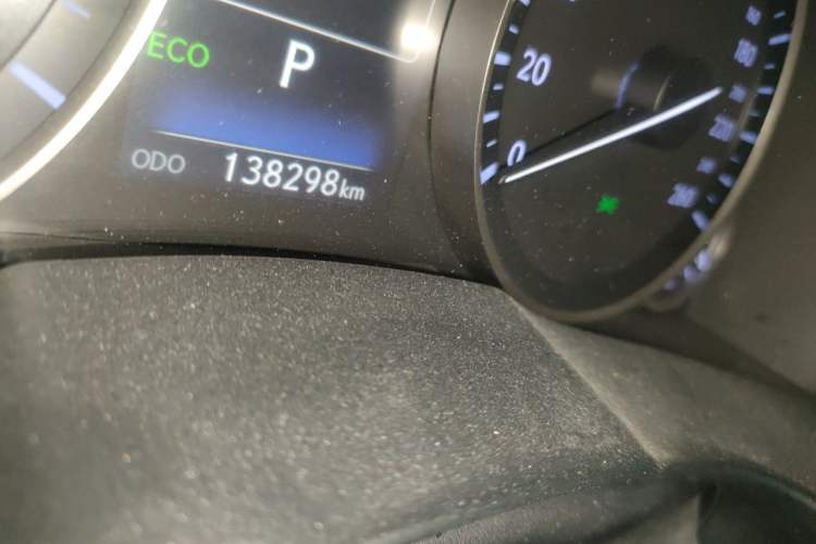 Used Lexus ES 2015 200 Elite Edition Odometer Close Up