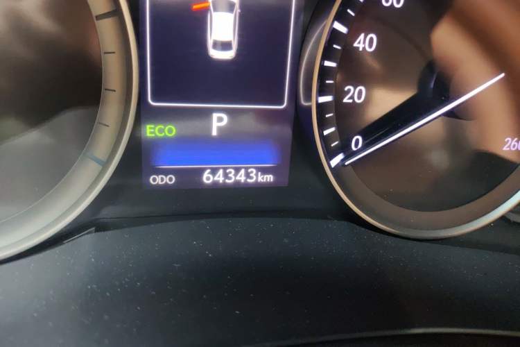 Used Lexus ES 2015 300h Comfort Edition Odometer Close Up